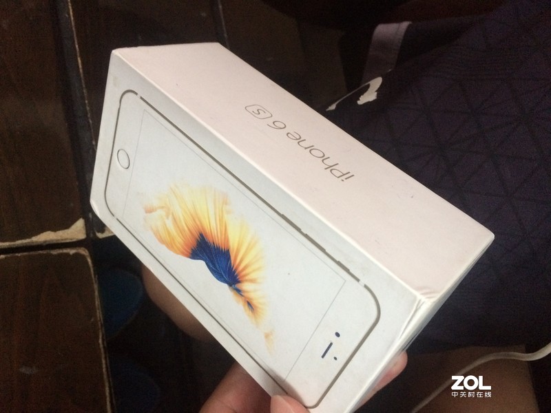 出售金色苹果6s  64g     750元