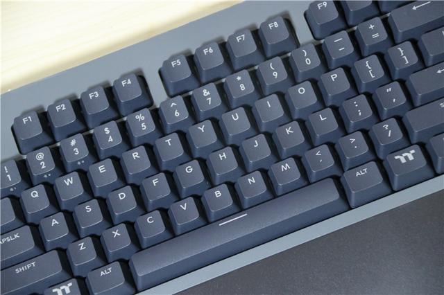 多模可选一键切换，无线键盘也很硬核！TT飞行家G821体验