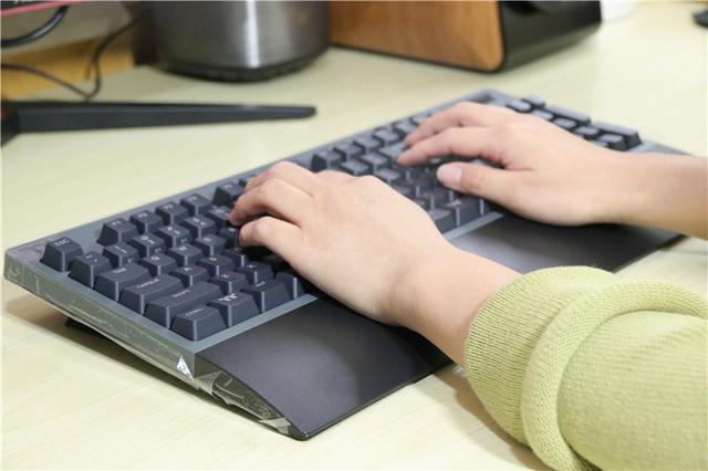 多模可选一键切换，无线键盘也很硬核！TT飞行家G821体验