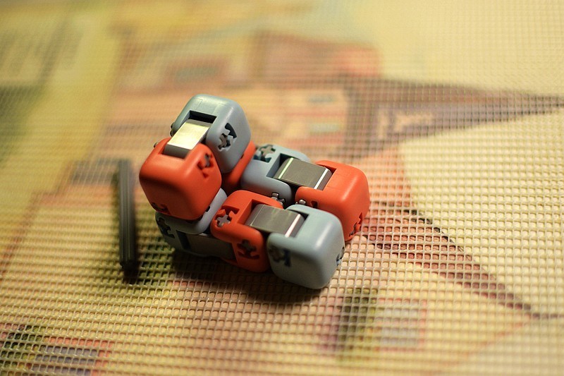 9.9元盲盒开拆 小米多彩指尖积木