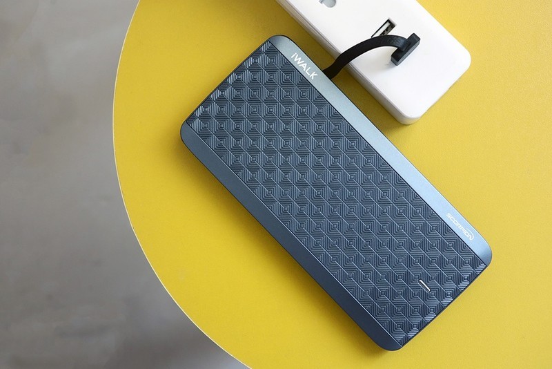 用的人都竖大拇指——iWALK-魔蝎12000X移动电源