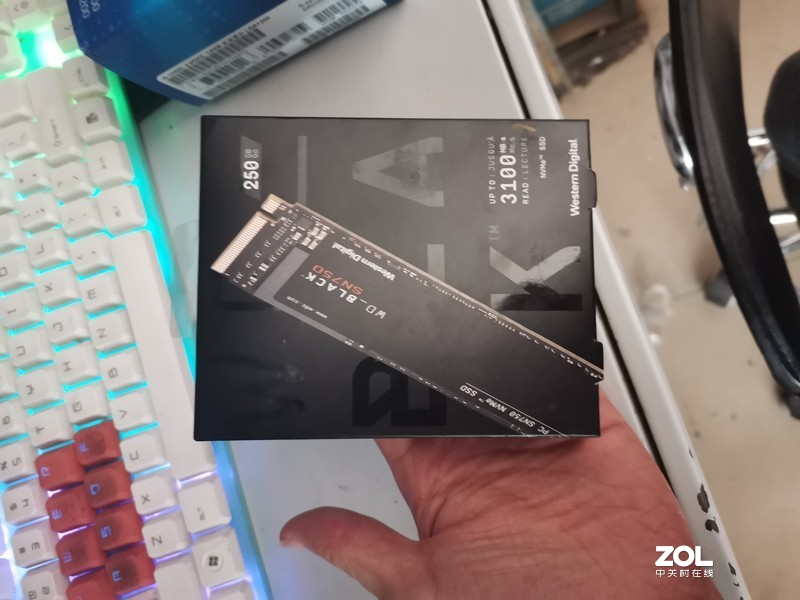 迎广H-FRAME mini 彩虹版装机 大神帮我看看内存频率为啥是2133