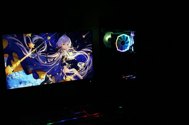 全金属机身设计，钢化侧透内部空间充足，显卡可横竖放置