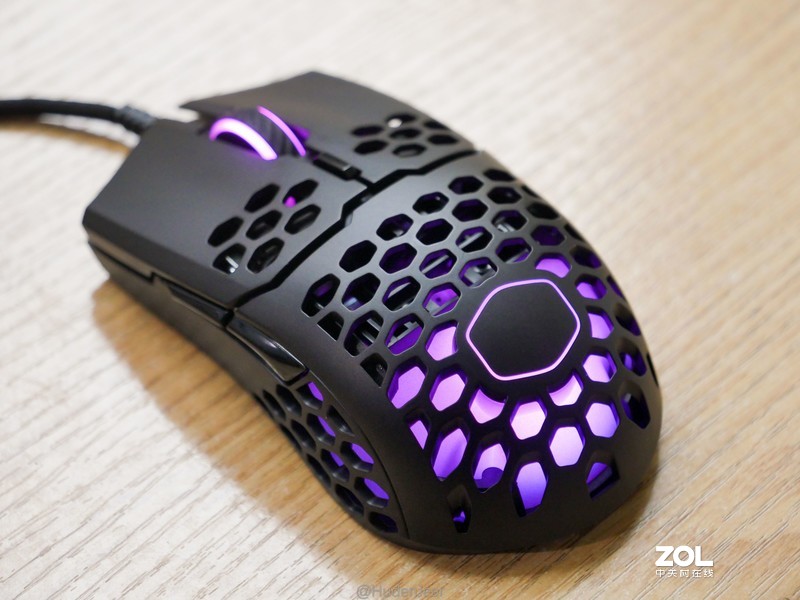着重轻量化，辅以RGB：酷冷至尊 MM711 鼠标上手