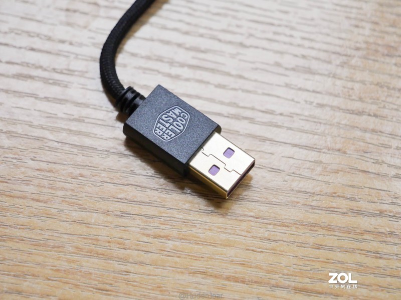 着重轻量化，辅以RGB：酷冷至尊 MM711 鼠标上手