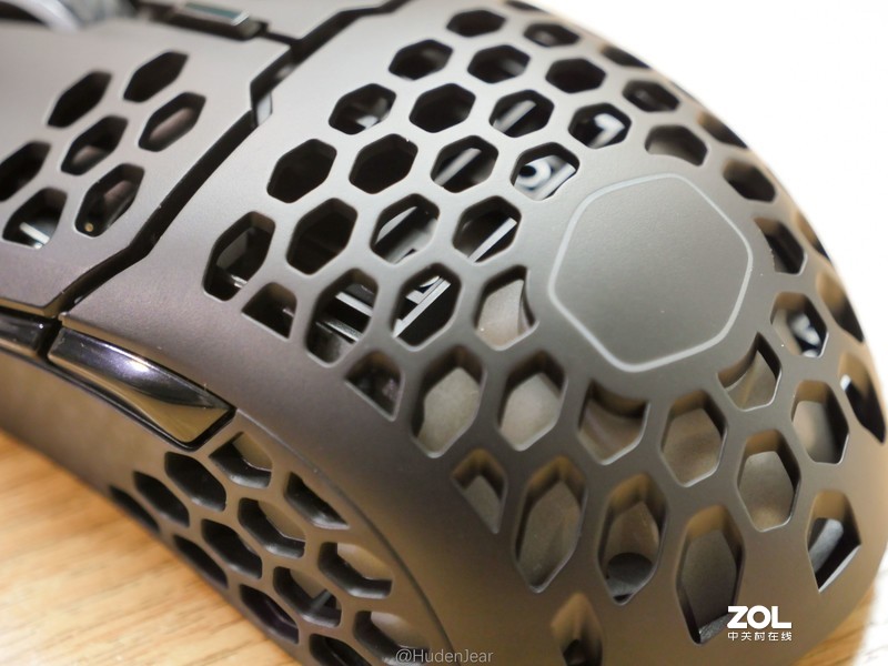 着重轻量化，辅以RGB：酷冷至尊 MM711 鼠标上手