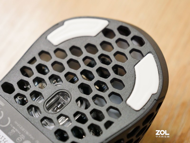 着重轻量化，辅以RGB：酷冷至尊 MM711 鼠标上手