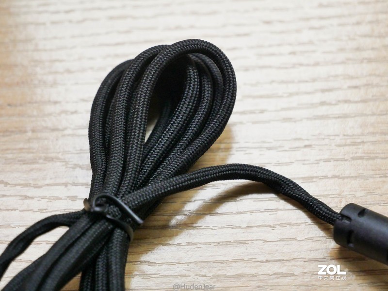 着重轻量化，辅以RGB：酷冷至尊 MM711 鼠标上手