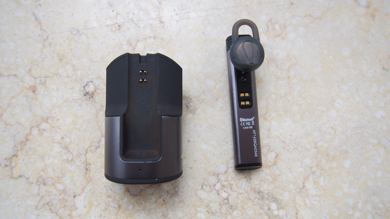 【Lindero Lind-S8车载蓝牙耳机 试用二】耳机+底座 车载蓝牙耳机新主张