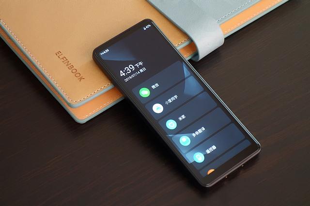 取代遥控器，充当翻译官，Qin 2多亲AI手机瞬间让你变成外国人