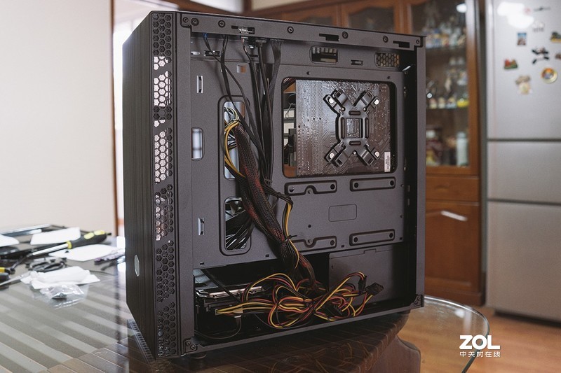 东海风云GI-R66U+酷冷至尊MB400L机箱：不要让女孩子独自宅家拆机