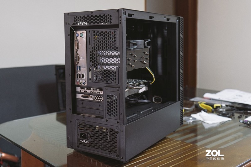 东海风云GI-R66U+酷冷至尊MB400L机箱：不要让女孩子独自宅家拆机