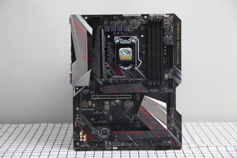 “平民级”高效吃鸡电脑，“图灵新甜品”和GTX1070称兄道弟！！！