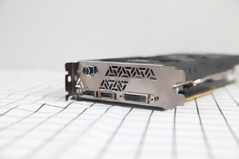 “平民级”高效吃鸡电脑，“图灵新甜品”和GTX1070称兄道弟！！！