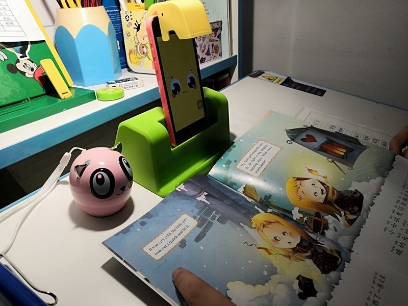 中英文双语 能读能听能看和学校教材同步的AI慧读器