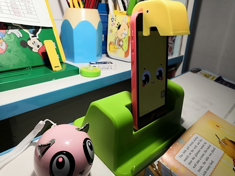 中英文双语 能读能听能看和学校教材同步的AI慧读器