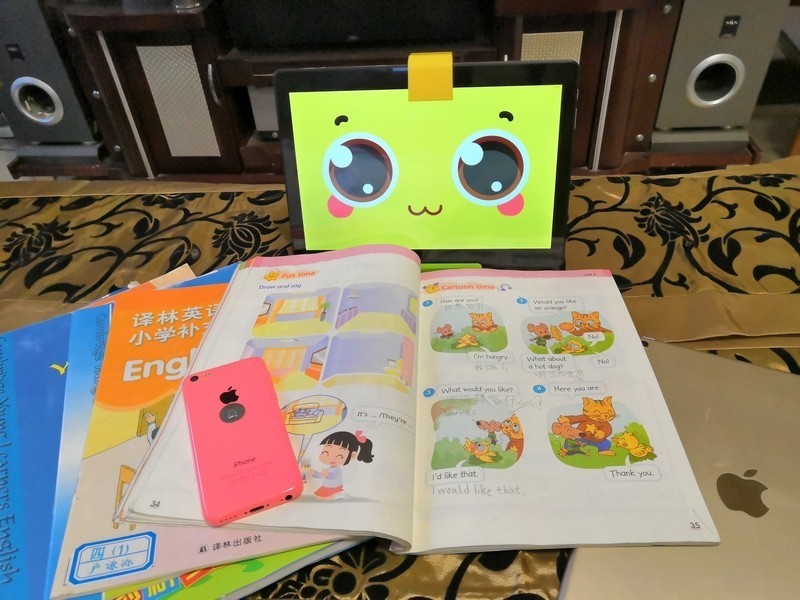 中英文双语 能读能听能看和学校教材同步的AI慧读器