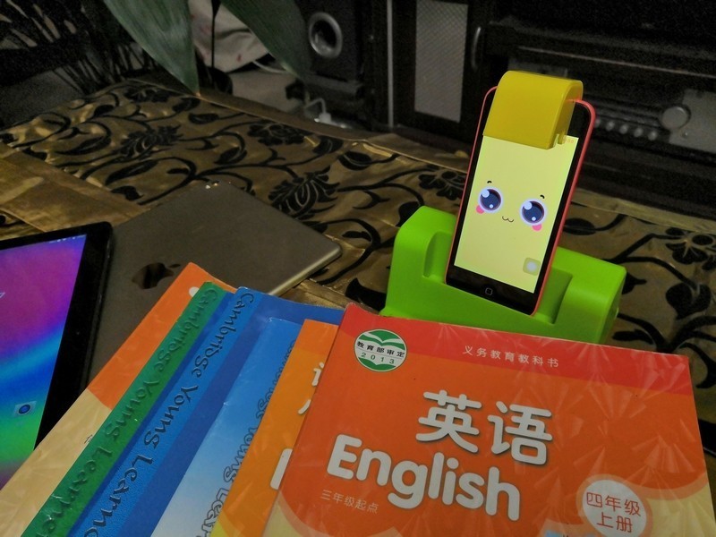 中英文双语 能读能听能看和学校教材同步的AI慧读器