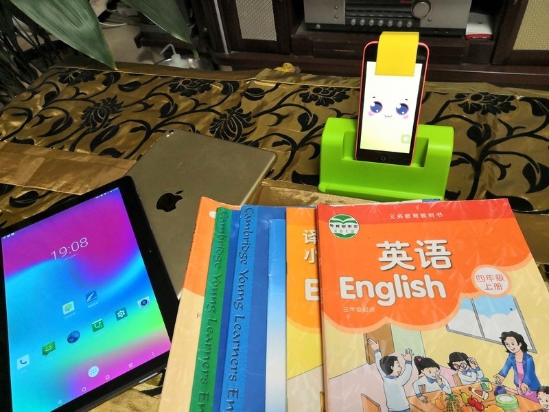 中英文双语 能读能听能看和学校教材同步的AI慧读器