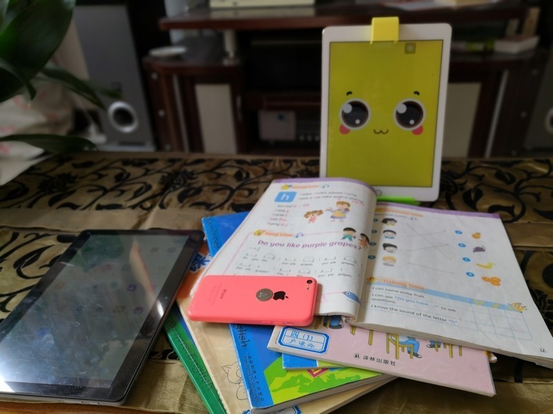 中英文双语 能读能听能看和学校教材同步的AI慧读器