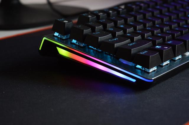 流光溢彩，防尘防水，雷柏V530银轴机械键盘 上手体验