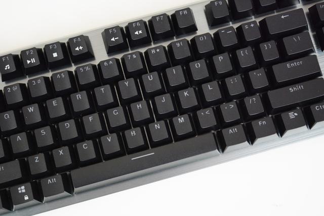 流光溢彩，防尘防水，雷柏V530银轴机械键盘 上手体验