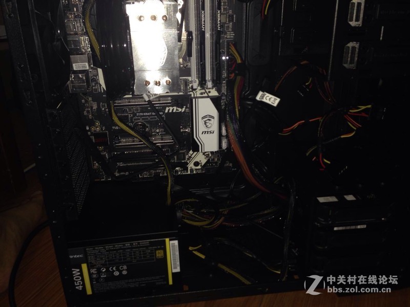 求助：自己组装新主机，接上电源主板亮小白灯，无法开机