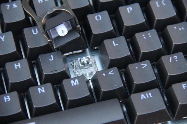 疾速触发，自主红外银轴：雷柏V530这款键盘满足日常一切需要