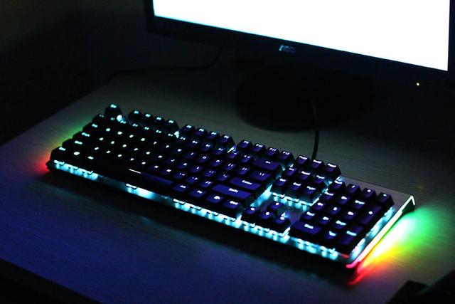 疾速触发，自主红外银轴：雷柏V530这款键盘满足日常一切需要