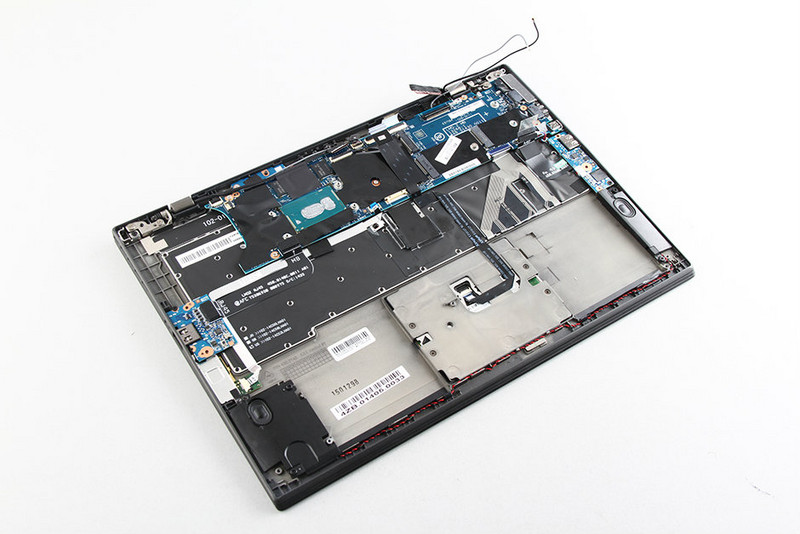 经典元素集于一身 ThinkPad X1C拆解图赏