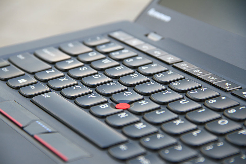 经典元素集于一身 ThinkPad X1C拆解图赏