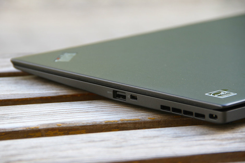 经典元素集于一身 ThinkPad X1C拆解图赏