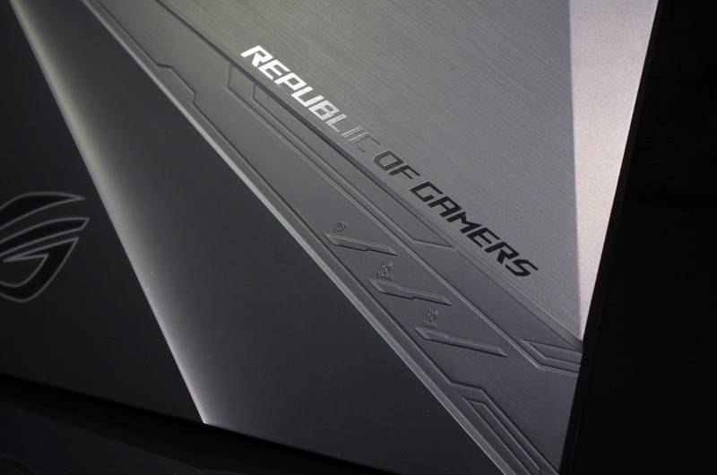 除了RGB灯效，华硕GT-AC2900已经做到全平台加速