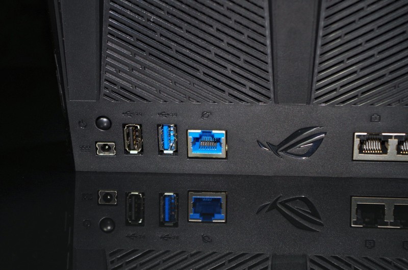 除了RGB灯效，华硕GT-AC2900已经做到全平台加速