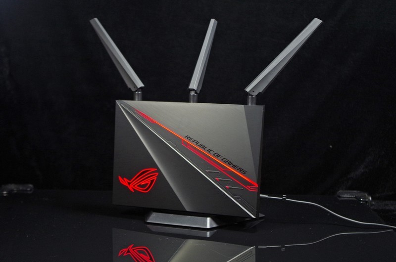 除了RGB灯效，华硕GT-AC2900已经做到全平台加速