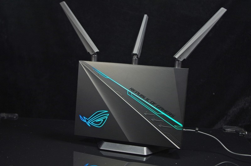 除了RGB灯效，华硕GT-AC2900已经做到全平台加速