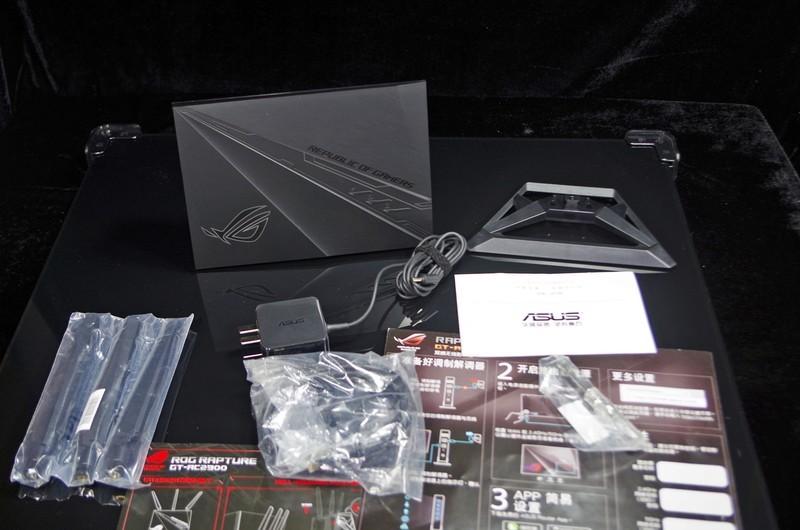 除了RGB灯效，华硕GT-AC2900已经做到全平台加速