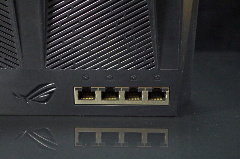 除了RGB灯效，华硕GT-AC2900已经做到全平台加速