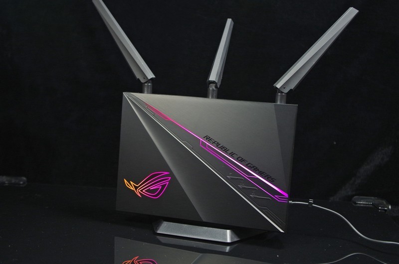 除了RGB灯效，华硕GT-AC2900已经做到全平台加速