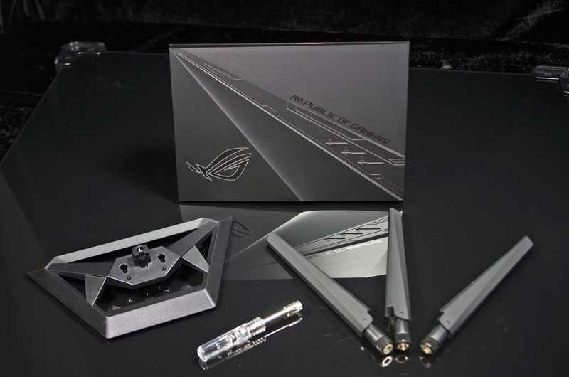 除了RGB灯效，华硕GT-AC2900已经做到全平台加速