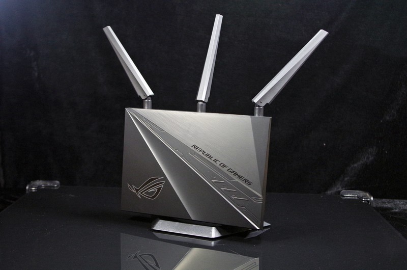 除了RGB灯效，华硕GT-AC2900已经做到全平台加速