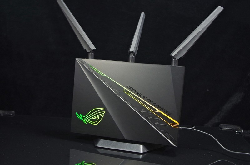 除了RGB灯效，华硕GT-AC2900已经做到全平台加速