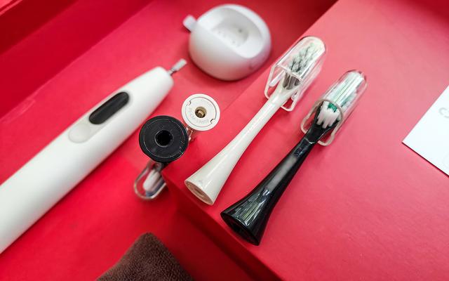 AI洁齿看得见，带彩屏和陀螺仪的电动牙刷：Oclean X体验