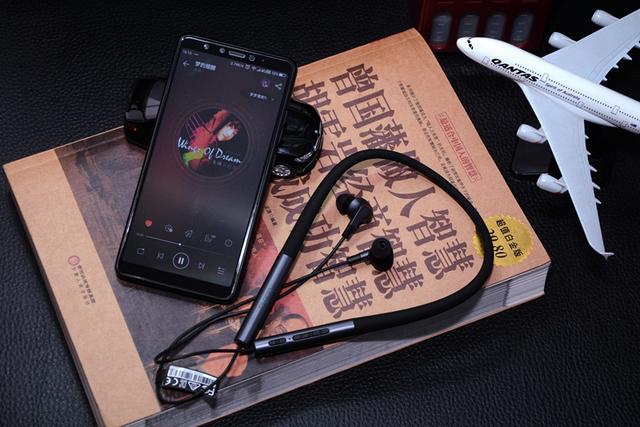 颈挂式、磁吸附，雷柏XS100蓝牙耳机售价不到Bose、大法的零头