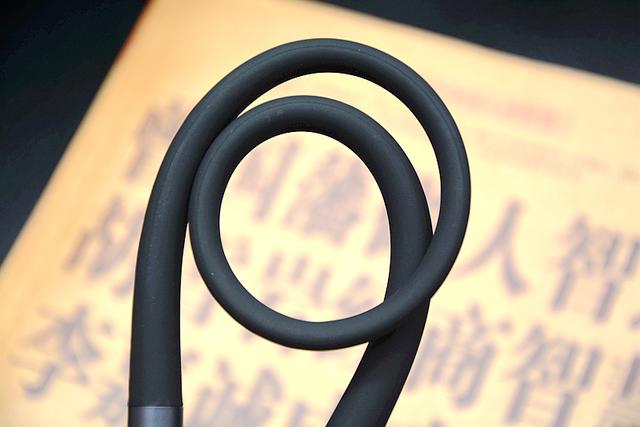 颈挂式、磁吸附，雷柏XS100蓝牙耳机售价不到Bose、大法的零头