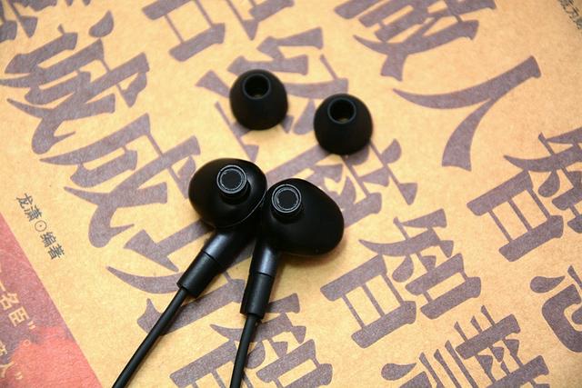 颈挂式、磁吸附，雷柏XS100蓝牙耳机售价不到Bose、大法的零头