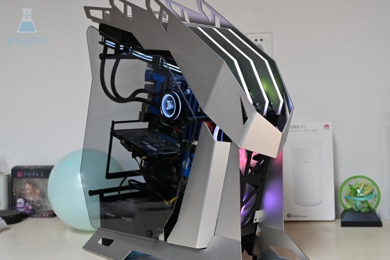 异形爱好者的机箱MOD大玩具，大水牛铁血战士机箱体验