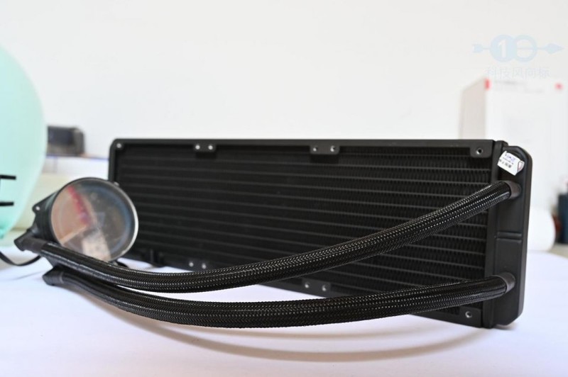 异形爱好者的机箱MOD大玩具，大水牛铁血战士机箱体验