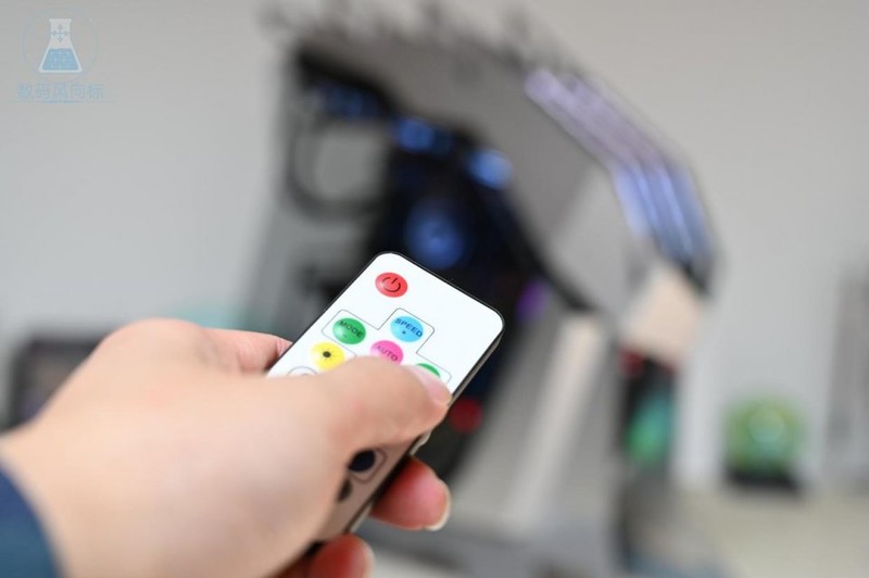 异形爱好者的机箱MOD大玩具，大水牛铁血战士机箱体验