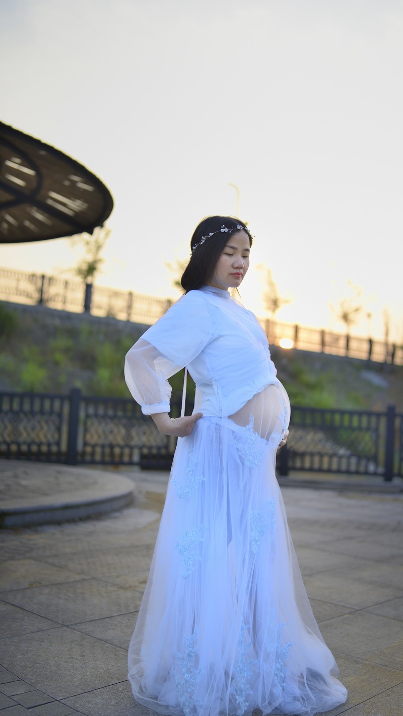 新入手的新镜头，为媳妇拍个二宝的孕照